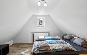 5 bedrooms, travel cot, free WiFi
