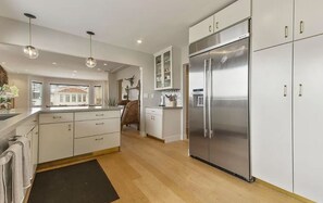 電子レンジ、オーブン、コンロ、食器洗い機