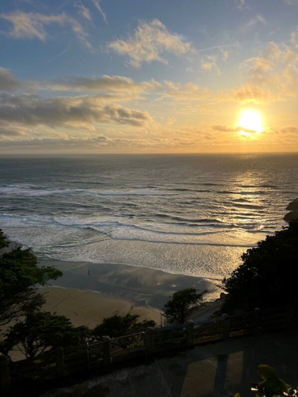 サンラウンジャー、ビーチタオル