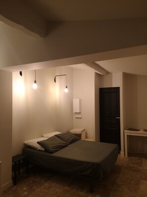 5 soverom, skrivebord, strykejern/-brett og wi-fi (inkludert)