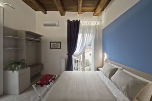 1 habitación, tabla de planchar con plancha, wifi y ropa de cama