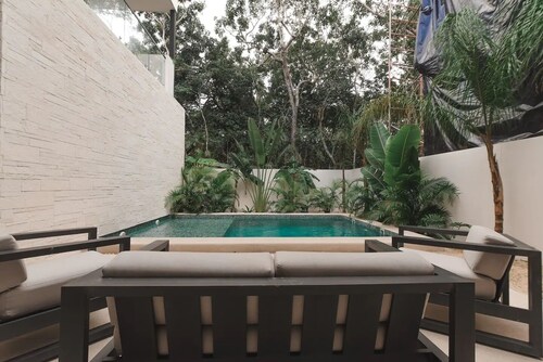 Luxury custom built home in private gated community. Fits 10. 