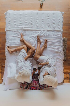 Panoramic Quadruple Room - Las Cupulas at Earth Lodge (Antigua Guatemala)