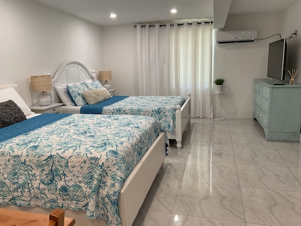 1 slaapkamer, een strijkplank/strijkijzer, wifi, beddengoed