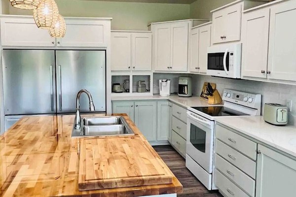 Frigorífic, microones, forn i placa de cuina