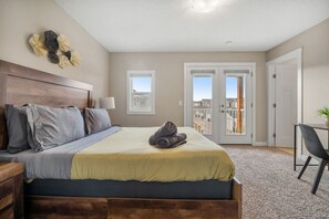 3 bedrooms, desk, iron/ironing board, WiFi