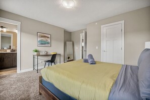 2 Schlafzimmer, Schreibtisch, Bügeleisen/Bügelbrett, WLAN