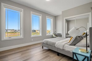 4 bedrooms, desk, iron/ironing board, free WiFi