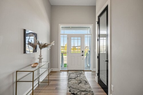 Brand New | 6 Beds | 2700 sq ft | King Bd | 2TVs