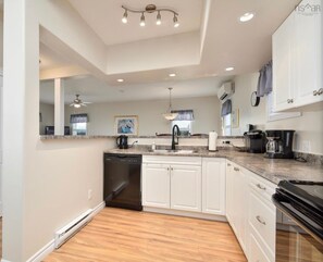 ميكروويف، فرن، موقد طهي مسطح، غسالة أطباق