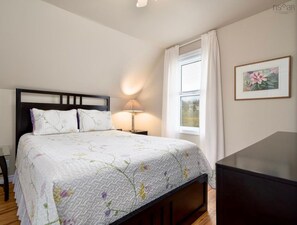 3 chambres, fer et planche à repasser, Wi-Fi, draps fournis