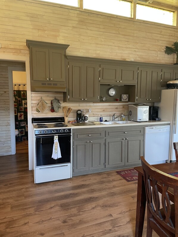 Coffee/tea maker, fridge, microwave, oven