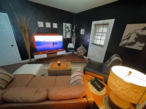 Smart-tv, een dvd-speler, een muziekbibliotheek en een stereo