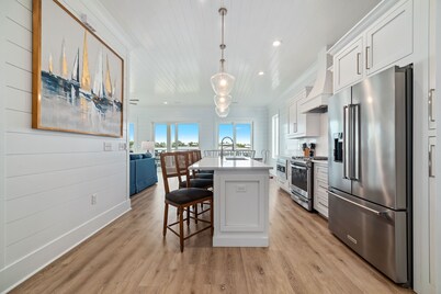 Feels Like Home at The Osprey | Community Pool | Boat Slip | Beach Getaways