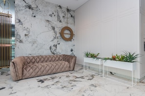 En 40-tommers Flatskjerm-TV med Parabol-TV