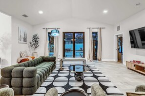 Télévision, jeux vidéo, livres, chaîne hi-fi