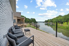 Terrace/patio - New Home - Thunderbird Lakefront - Large Deck (Cherokee Village)