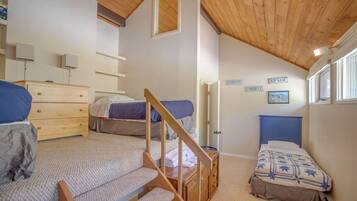 3 Schlafzimmer, Schreibtisch, Bügeleisen/Bügelbrett, WLAN