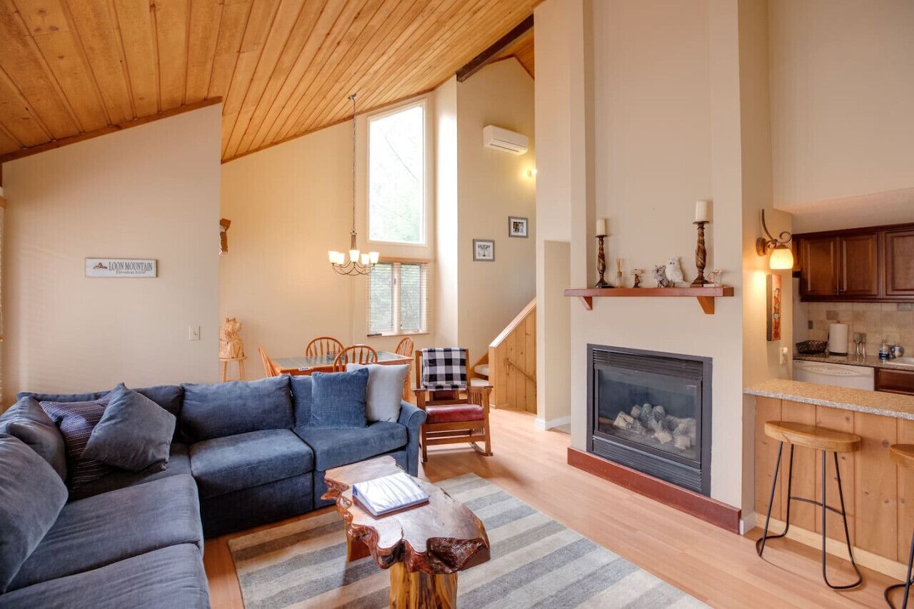 Televisión y chimenea 