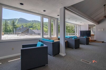 Loon Mountain Retreat! Hot Tub, Pool & More!