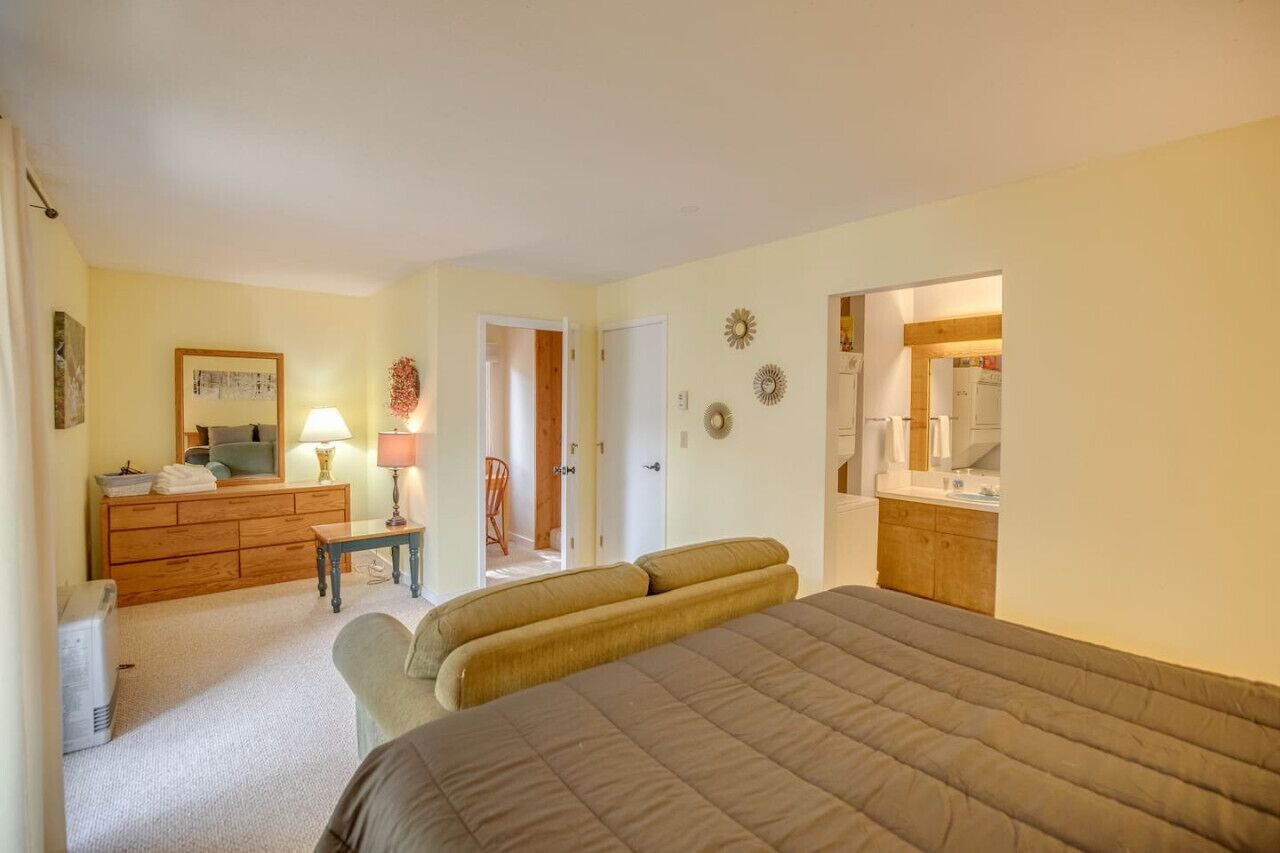 3 bedrooms, desk, iron/ironing board, WiFi