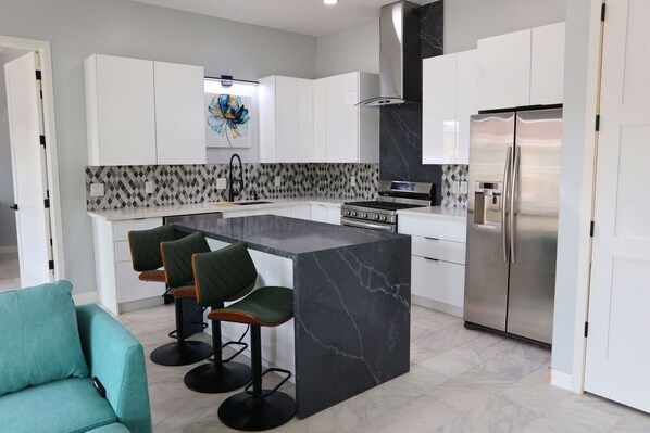 Interior - Modern Elegant Casita: Five minute walk to Main Street.
(Lake Havasu City)