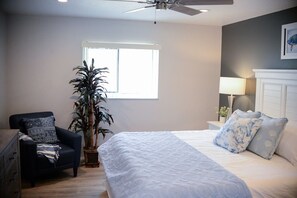 2 bedrooms, desk, iron/ironing board, WiFi