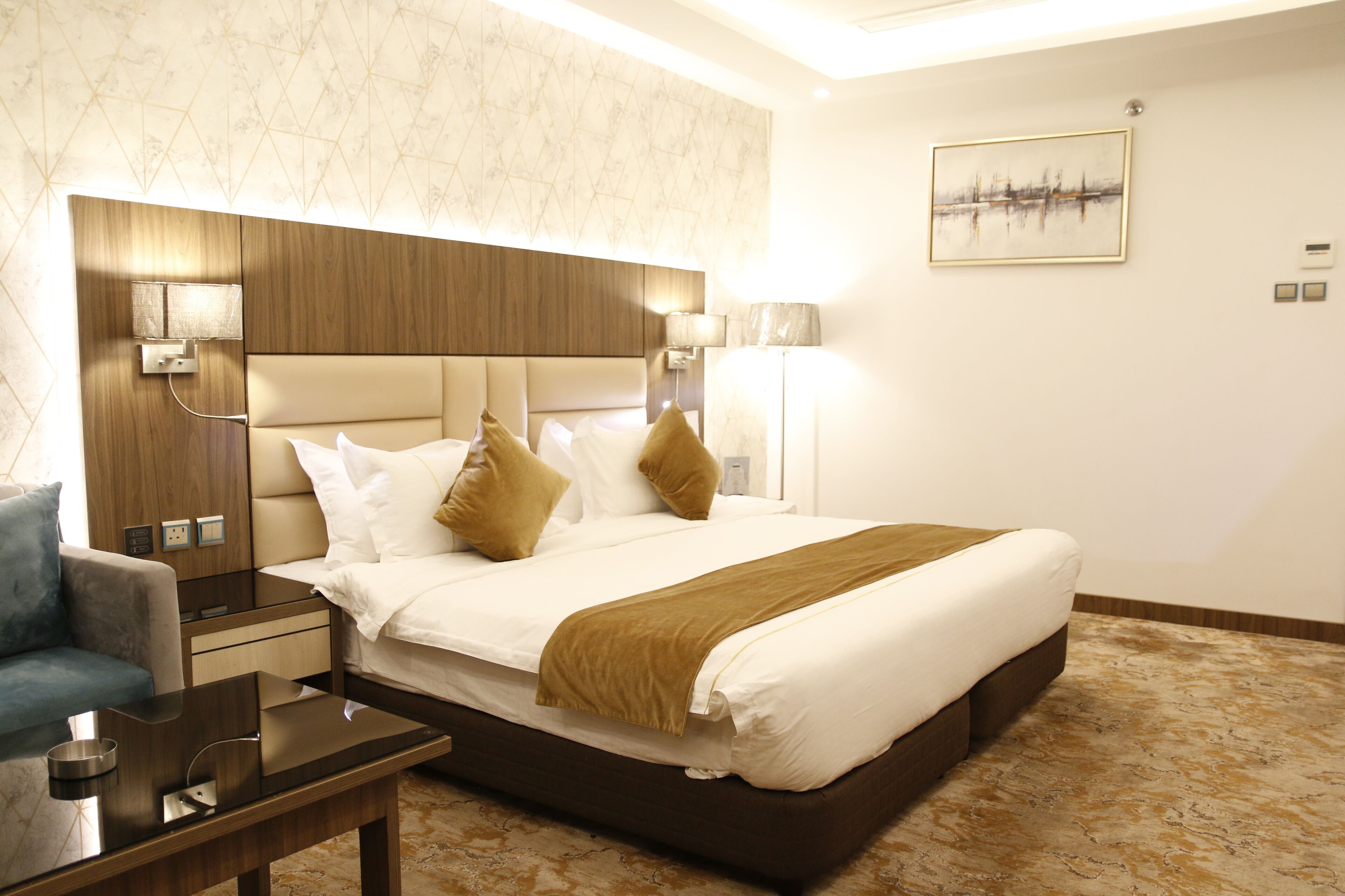 ملاءات للفراش لا تسبب الحساسية وتجهيزات عازلة للصوت وواي فاي مجانًا