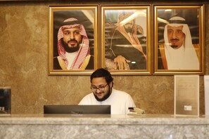 Reception - Dan Golden Hotel & Lounge (Madinah)