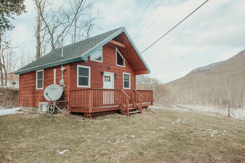 Mountainscape: Peaceful and Skiing Getaway. Pet-Friendly
