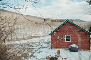 Property grounds - Mountainscape: Peaceful and Skiing Getaway. Pet-Friendly
 (Roxbury)