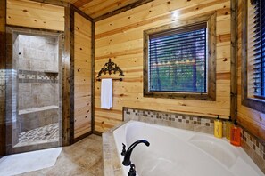 Douche, sèche-cheveux, serviettes fournies