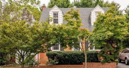 Family Friendly, Peaceful Yard, Dedicated Work Space, Close to Local Attractions