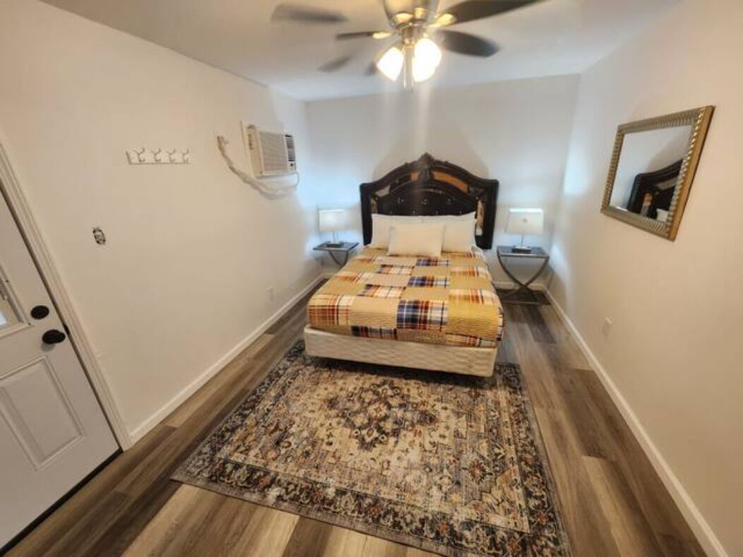 Backyard Spacious Guest house perfect for relaxing