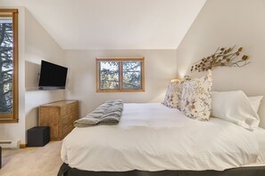 3 slaapkamers, een strijkplank/strijkijzer, gratis wifi, beddengoed