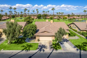 Property grounds - Palm Springs Oasis with incredible views of the mountains & golf course (Palm Desert)