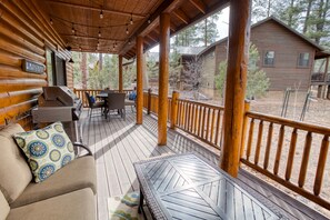 Outdoor dining - Torreon Cardinal Landing Cabin With Party Garage (Show Low)