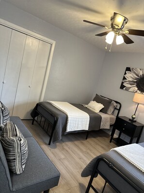 3 bedrooms, desk, iron/ironing board, WiFi