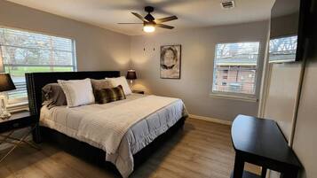 3 bedrooms, desk, iron/ironing board, WiFi