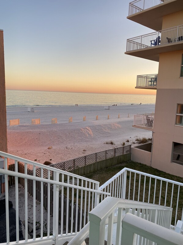 Amazing views as you walk up to enter this unit - Happiness Comes in Waves 🌊Steps to the Gulf 👣Free Parking (Gulf Shores)