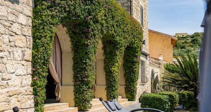 Villa 'Luxury Home Borgo Antico' mit Bergblick, WLAN und Klimaanlage