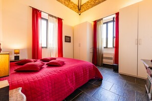 5 quartos, ferros/tábuas de passar roupa, Wi-Fi de cortesia