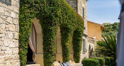 Villa 'Luxury Home Borgo Antico' avec vue sur les montagnes, Wi-Fi et climatisation