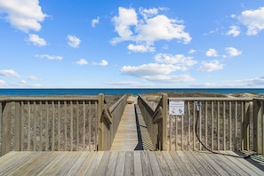 Property grounds - 5381- Sol-T-Escape - Wake to Ocean Views | Oceanfront KDH Condo (Kill Devil Hills)