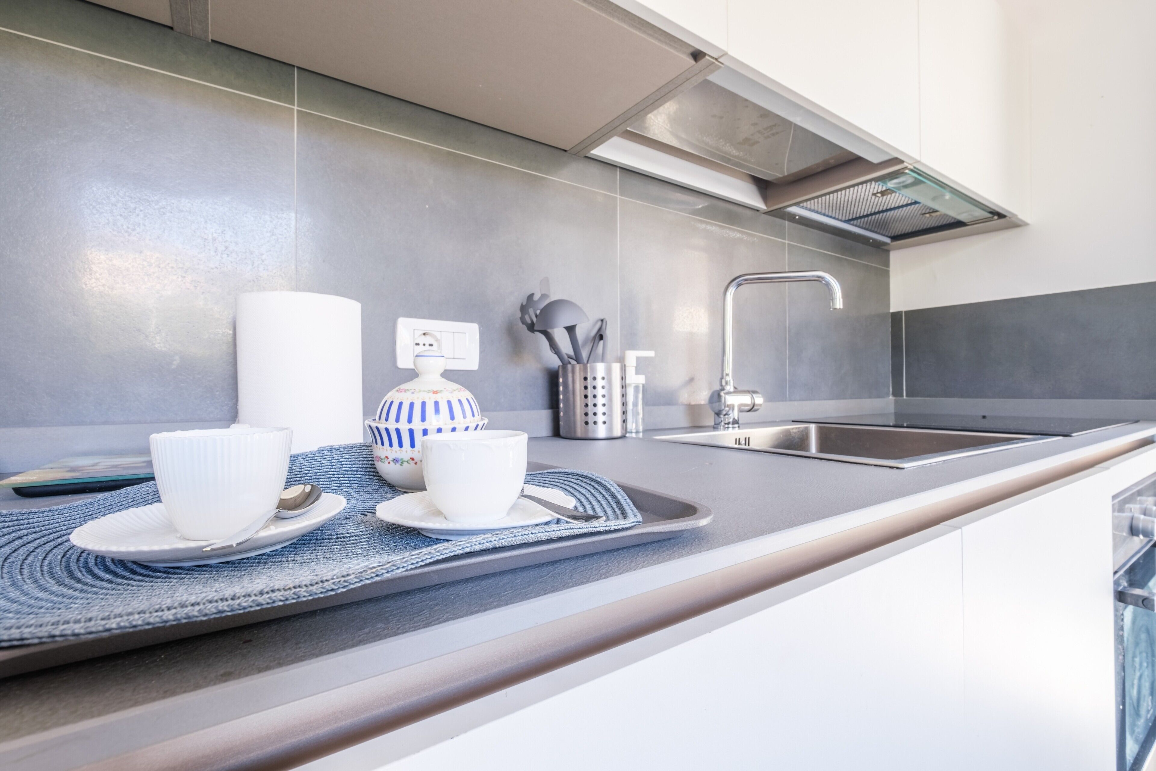 Frigorífico, horno, placa de cocina y lavavajillas