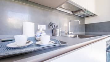 Geladeira, fogão, cooktop, lava-louças