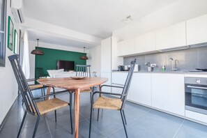 Kühlschrank, Ofen, Herdplatte, Geschirrspüler