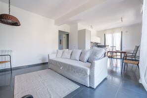TV - Holiday Home 'Ninai Sea Holiday Apartment 2' with Balcony, Wi-Fi and Air Conditioning (Furci)