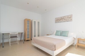4 bedrooms, free WiFi, bed sheets - Villa 'Carritx' with Mountain View, Wi-Fi and Air Conditioning (Font de Sa Cala)