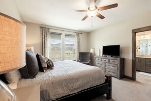 5 bedrooms, desk, free WiFi, bed sheets